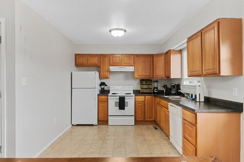 All New Sleeps 6/Old Town Arvada