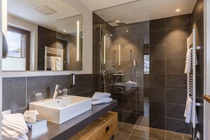 Chalet | Bathroom | Hair dryer - Beautiful Chalet With Swimming Pool (Ehrwald)