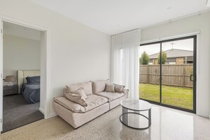 Smart TV, fireplace - Modern villa - 12 sleep (Ocean Grove)