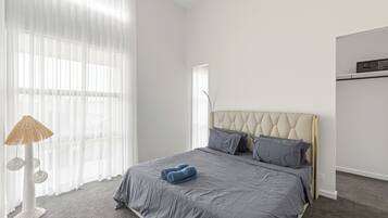 4 bedrooms, desk, iron/ironing board, travel cot