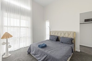 4 bedrooms, desk, iron/ironing board, travel cot