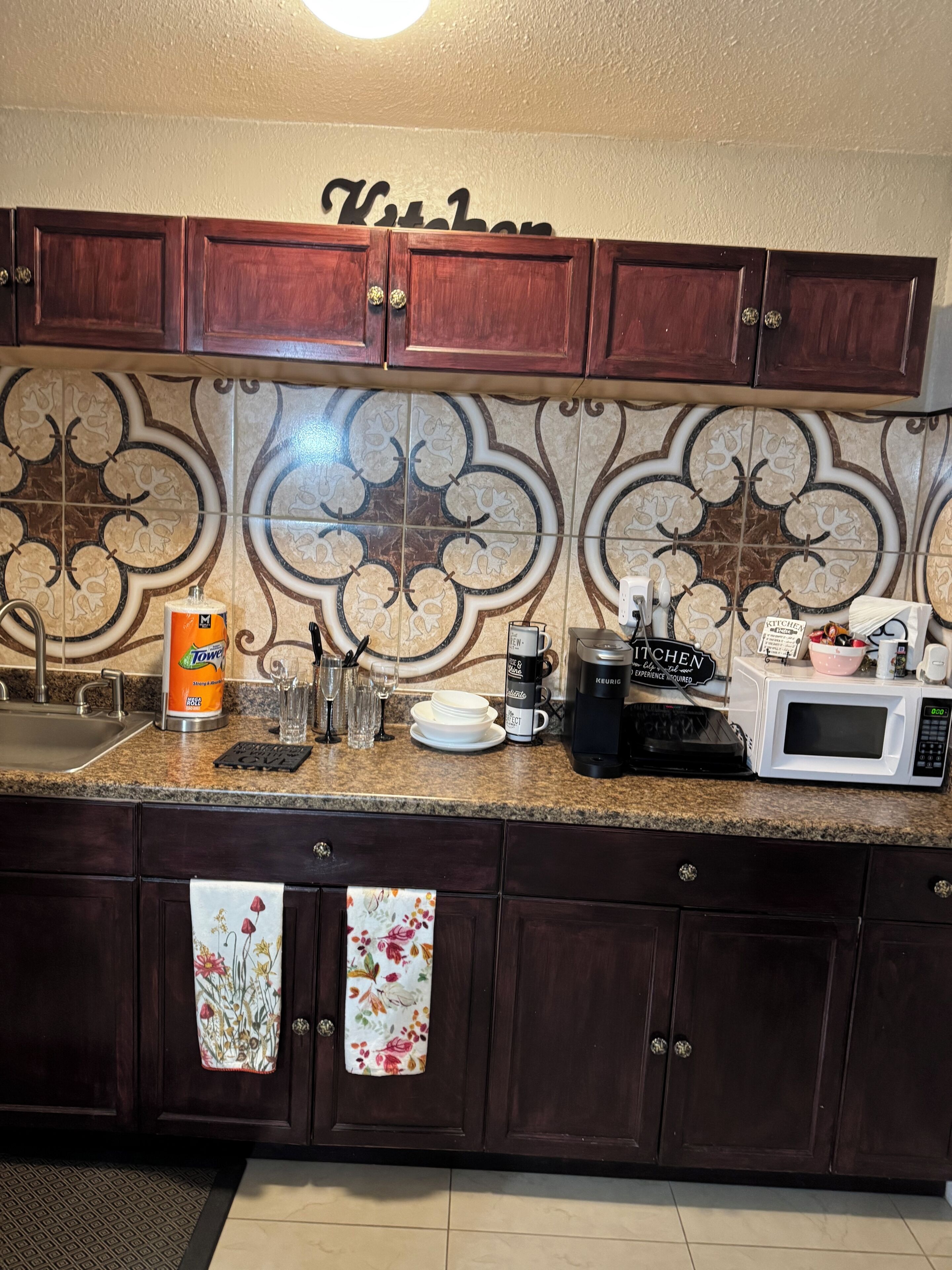 Fridge, microwave, stovetop, coffee/tea maker