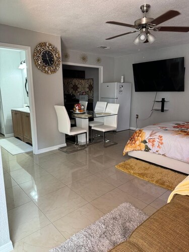 Cozy studio with AC and WiFi in lovely Mulberry