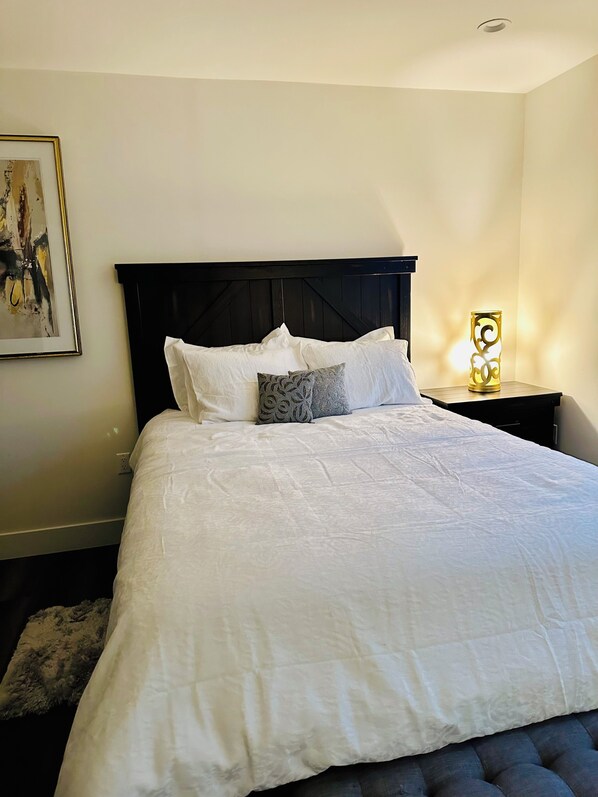 3 bedrooms, iron/ironing board, WiFi, bed sheets