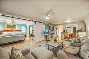 2 bedrooms, iron/ironing board, WiFi, bed sheets - Paradise in Stunning Penthouse with A/C, parking, sleeps 6!
Lauloa # 405 (Wailuku)