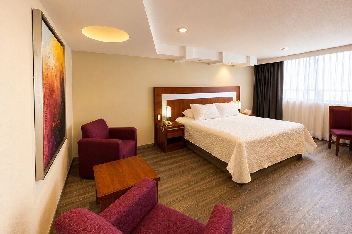 Junior Room | Hypo-allergenic bedding, laptop workspace, soundproofing, free WiFi