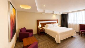 Junior Room | Laptop workspace, soundproofing, WiFi (free), bed sheets
