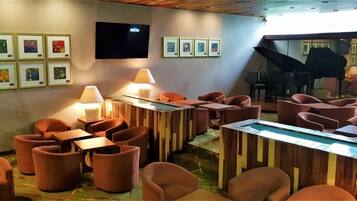 Breakfast, lunch and dinner served