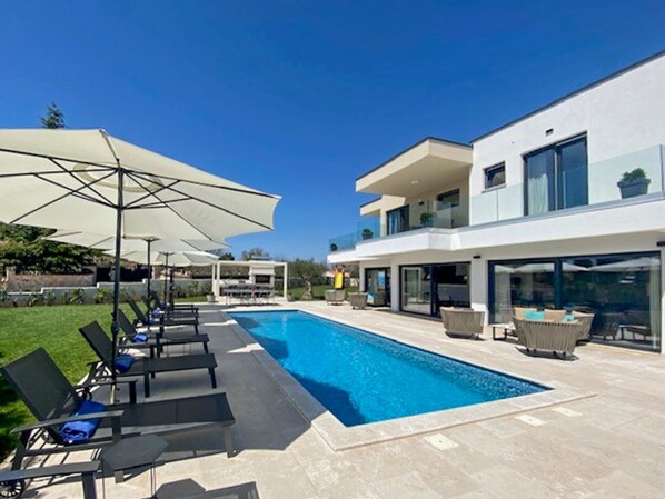 UppvÀrmd pool