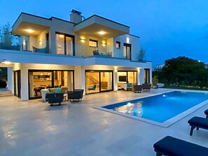 المنشأة من الخارج