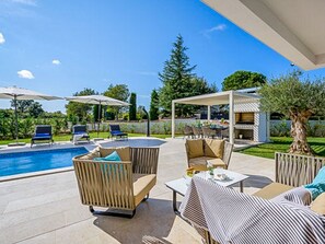 حمّام سباحة مُدفَّأ