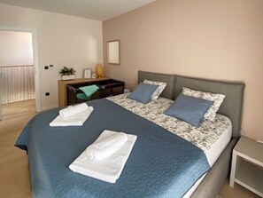 4 عدّة غرف نوم وخدمة الإنترنت