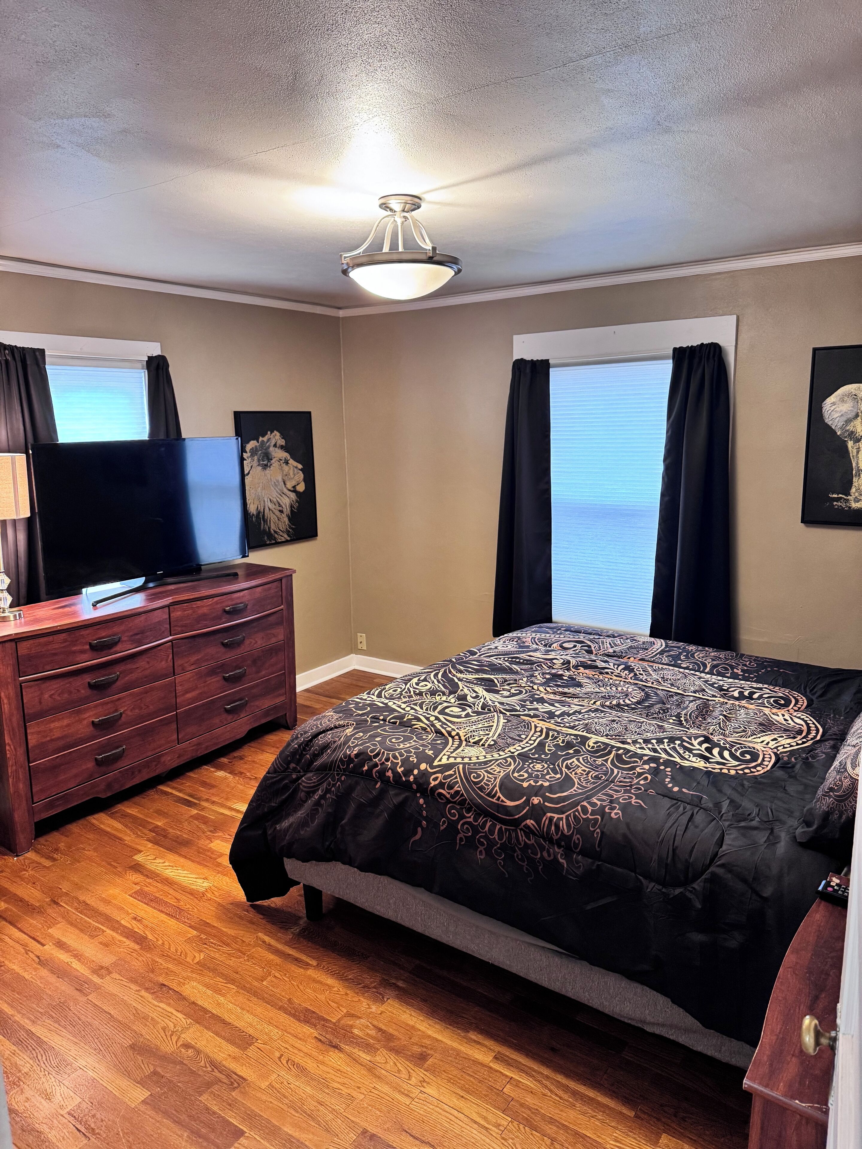 3 bedrooms, iron/ironing board, free WiFi, bed sheets