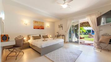 4 bedrooms, iron/ironing board, free WiFi, bed sheets