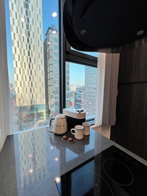 Interior - 1-Minute walk to the metro&bus station, and biggest public market in Seoul! (Seoul)