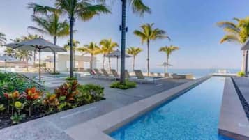 Een verwarmd zwembad