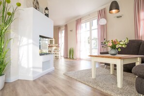 TV, caminetto, impianto stereo