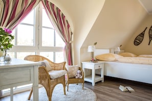 3 bedrooms, in-room safe, desk, iron/ironing board