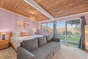 4 bedrooms, desk, iron/ironing board, travel crib