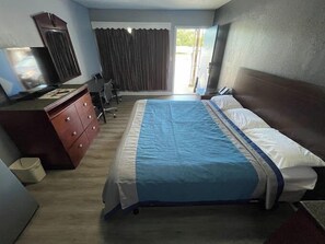 Habitación, 1 cama de matrimonio grande, fumadores | Escritorio, espacio para trabajar con un portátil, wifi gratis