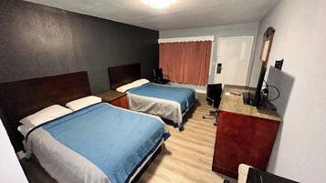 Escritorio, espacio para trabajar con laptop y wifi gratis