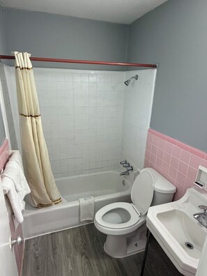 샤워기/욕조 결합, 타월, 비누, 화장지