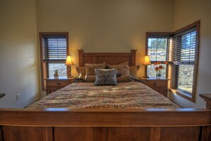 2 عدّة غرف نوم ومكتب ومكواة/لوح كي وسرير سفر