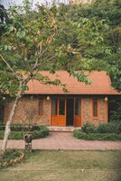 Soundproofing, free WiFi