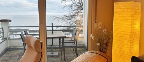 تلفزيون، مشغل دي في دي، ستيريو