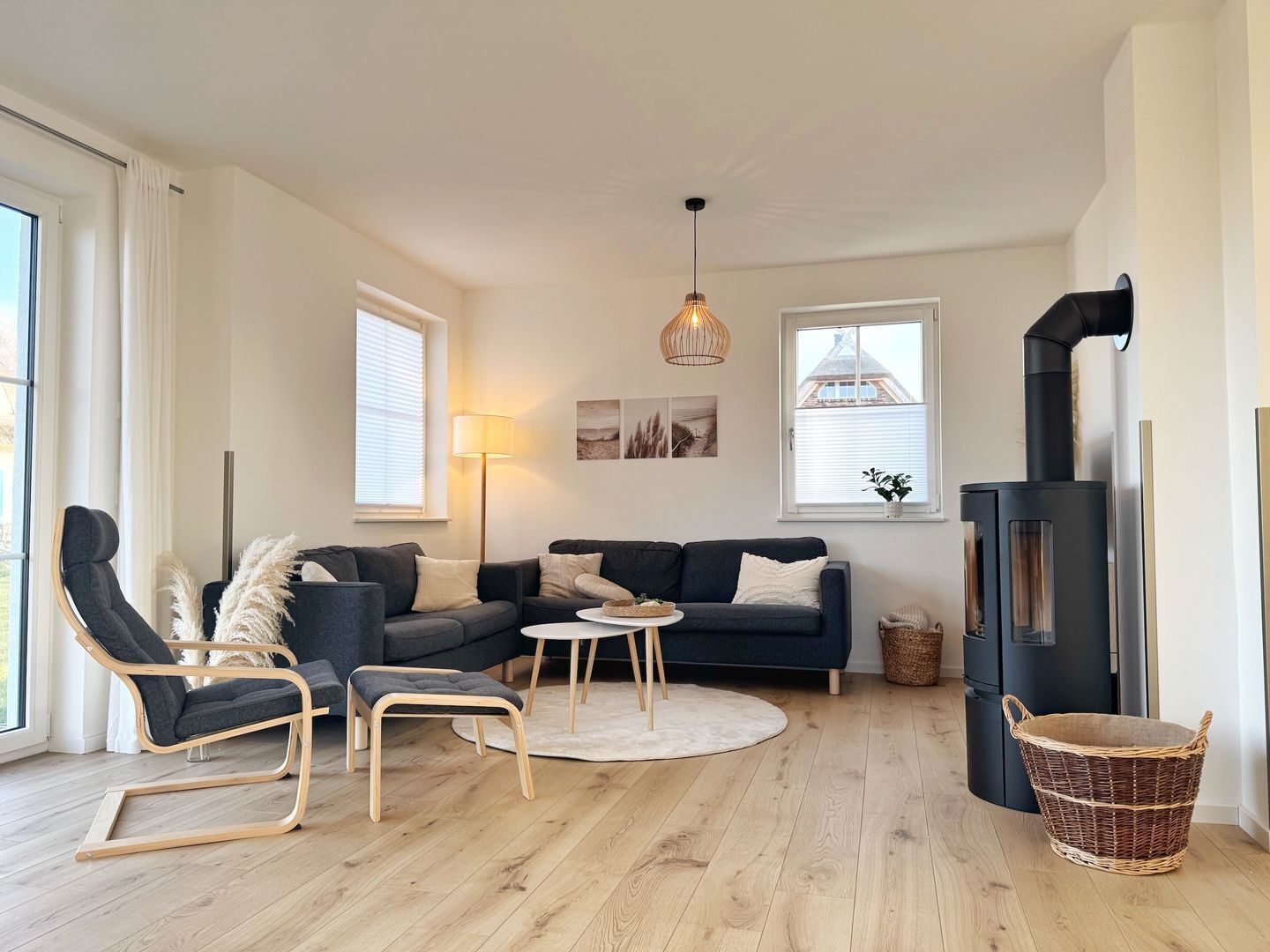 Televisión, chimenea y estéreo 