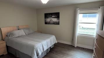 1 bedroom, desk, travel cot, WiFi