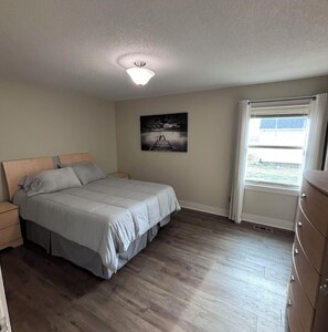 1 bedroom, desk, travel cot, WiFi