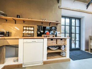 Fridge, oven, dishwasher, cookware/dishes/utensils