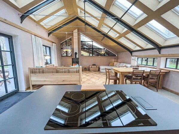 المنشأة من الداخل