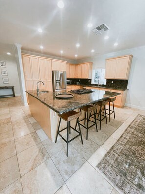 Fridge, microwave, oven, stovetop - Charming house near Yosemite w/ amazing hot tub and private lake/forest views!! (Oakhurst)