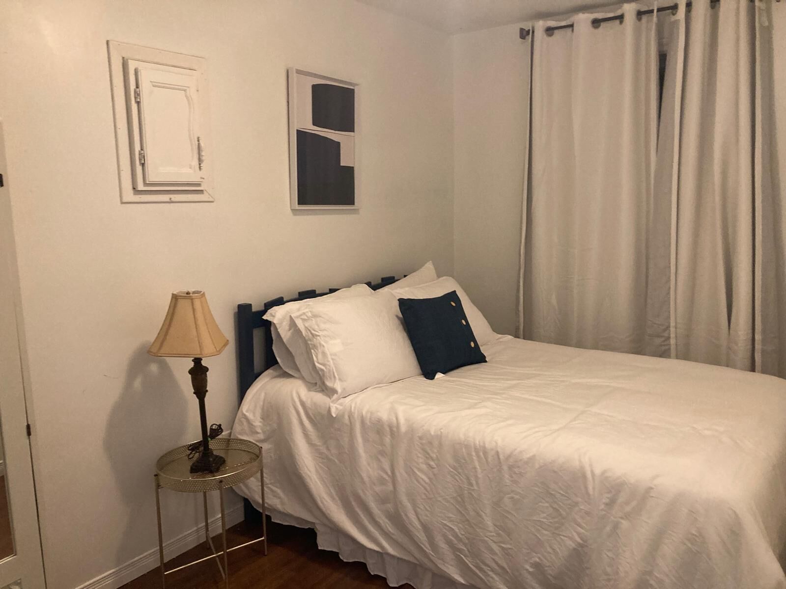 2 habitaciones, tabla de planchar con plancha, wifi y ropa de cama 