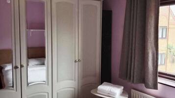 4 chambres, fer et planche Ă repasser, Wi-Fi, draps fournis