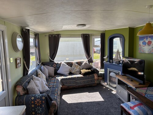 3 Bed Caravan - Sleeps 8 - Pets - Parking - Wifi