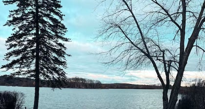 Charming 3-bedroom house in peaceful White Lake Township on Pontiac Lake