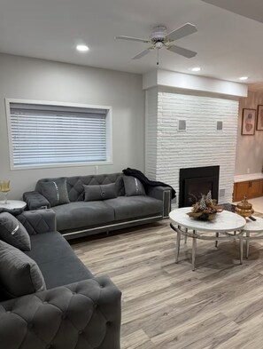 Télévision, cheminée