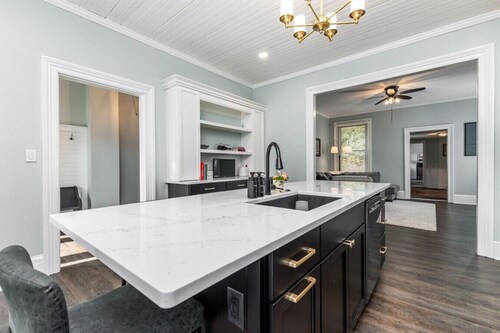 Charming Historic Gem in the Heart of Galena!