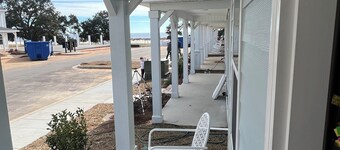 Charming NEW 3 BR beachfront retreat in Biloxi - your perfect coastal getaway