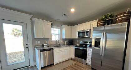 Charming NEW 3 BR beachfront retreat in Biloxi - your perfect coastal getaway