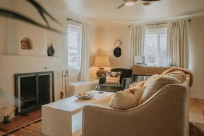 Smart TV, fireplace