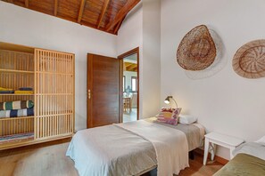 2 bedrooms, iron/ironing board, free WiFi, bed sheets - 'Tilo' Apartment with Mountain Views, Wi-Fi and Air Conditioning - SilboHolidays (Santa Cruz de Tenerife.)