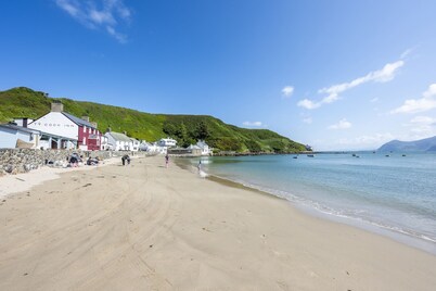 Tanllyn - sleeps 8 guests  in 4 bedrooms