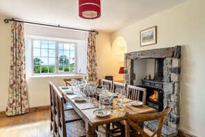 Dining - Tanllyn - sleeps 8 guests  in 4 bedrooms (Pwllheli)