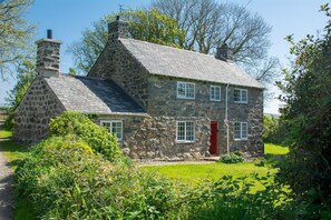 Exterior - Tanllyn - sleeps 8 guests  in 4 bedrooms (Pwllheli)