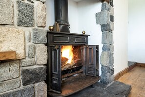 Interior - Tanllyn - sleeps 8 guests  in 4 bedrooms (Pwllheli)