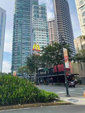 Exterior - HUGE affordable 2 BR 2TB condo in Fort Bonifacio Global City!  (Taguig)